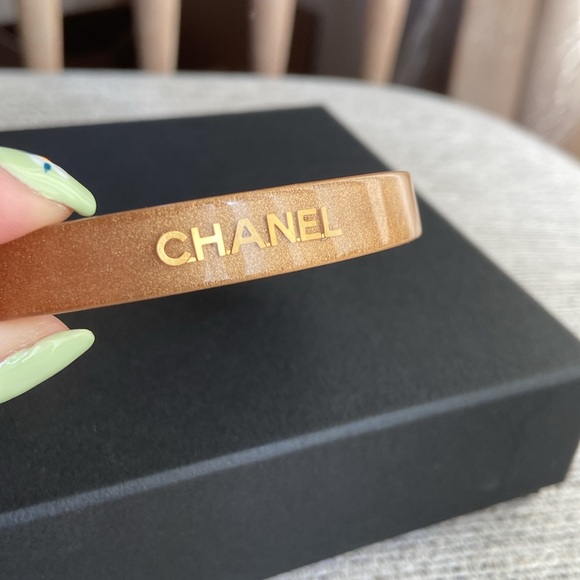 CHANEL Resin Bangle - Picture 3 of 9